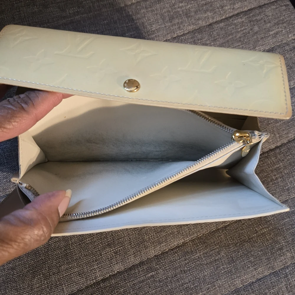 Louis Vuitton Wallet - Picture 7 of 9